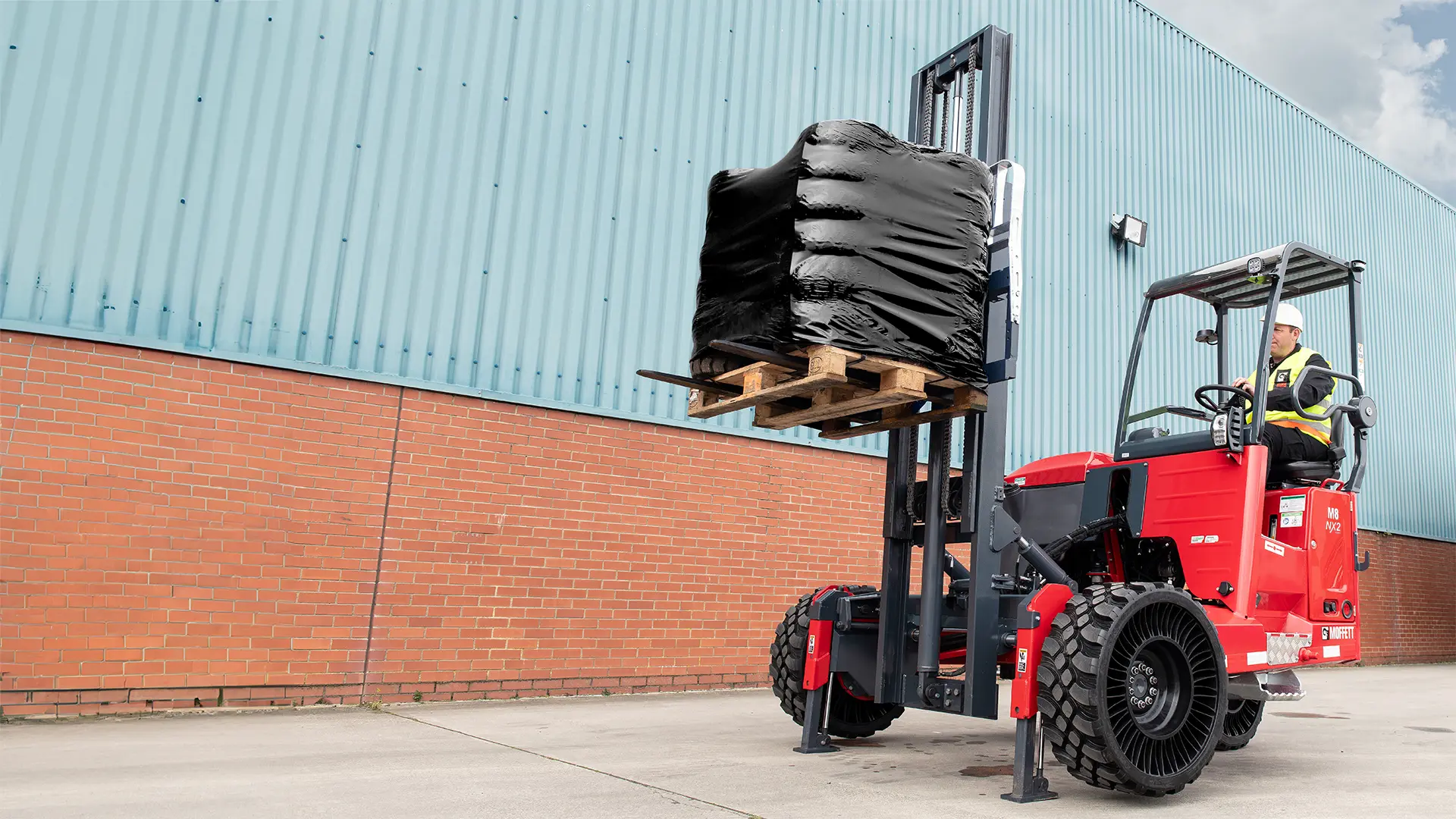 Affordable Scissor Lift Equipment for Construction Projects